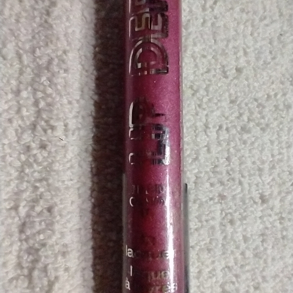 Hard candy lip def 589 plum show - Picture 1 of 2
